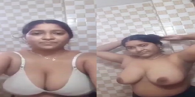 Milky Boobs Village Aunty Nude Bath Exclusively New