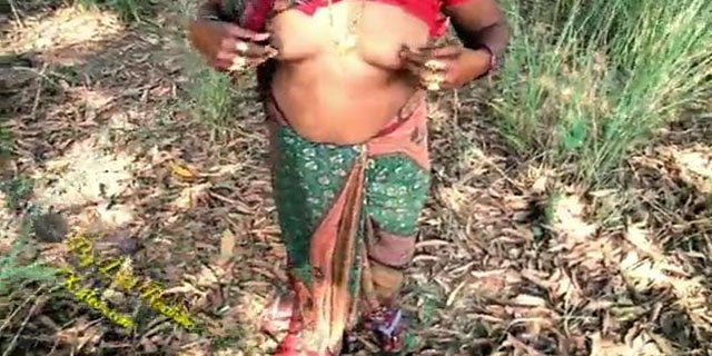 Bhojpuri Aunty Sex - Bhojpuri village aunty outdoor sex video - Village Sex Videos