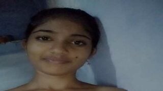 Dehati girl making her nude selfie video for BF