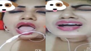 Beautiful Dehati Bhabhi masturbating on video call