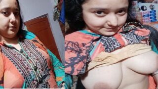 Desi bhabhi huge milky boobs showing nude selfie