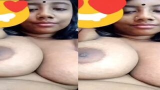 Booby Indian girl exposing big boobs on call