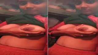 Indian girl soft boobs pressing selfie video