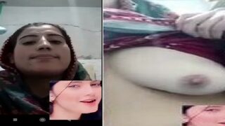 Pakistani sex lady boobs show to boyfriend