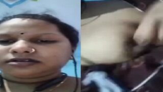 Mature Indian bhabhi sex naked show to lover