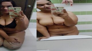 Big boobs Indian chubby girl nude before mirror