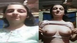 Beautiful girl sexy boobs show in Pakistani sex MMS