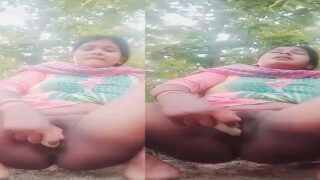 Indian village outdoor sex dildo masturbation aunty