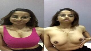 Topless Desi girl sexy boobs nude show MMS