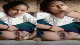 Untouched village pussy desi girl fingering